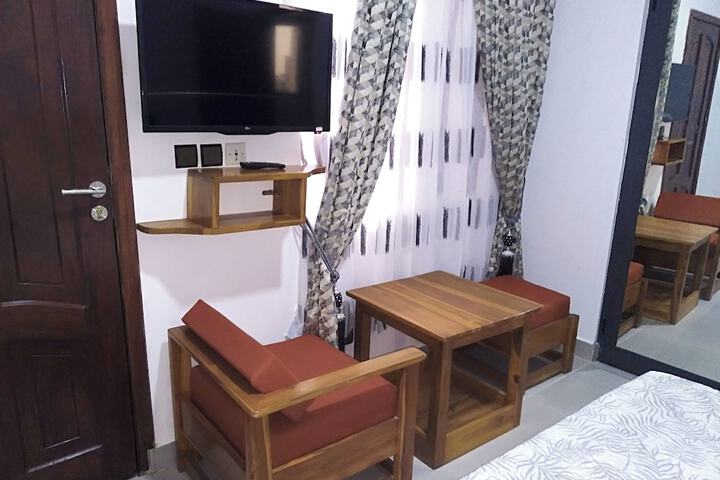 Room 8 of 27