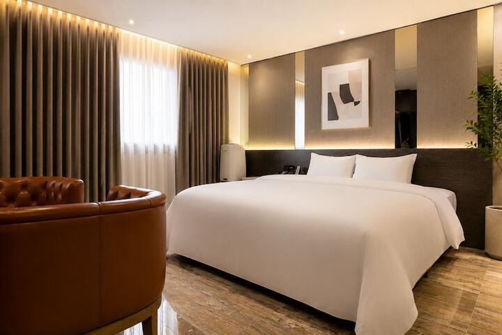 Room 35 of 42