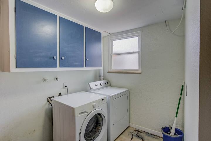 Laundry 28 of 62