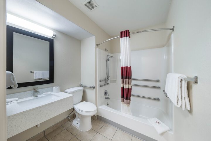 ADA Accessible Deluxe King (12 of 23)