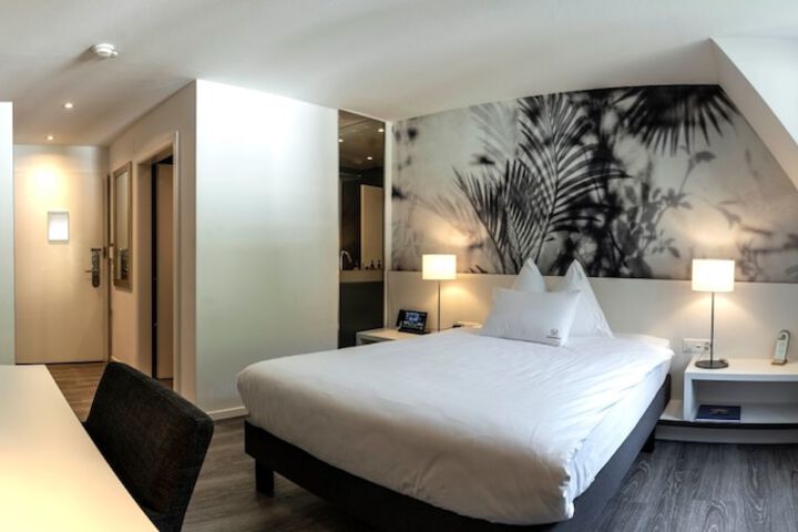 Room 9 of 80