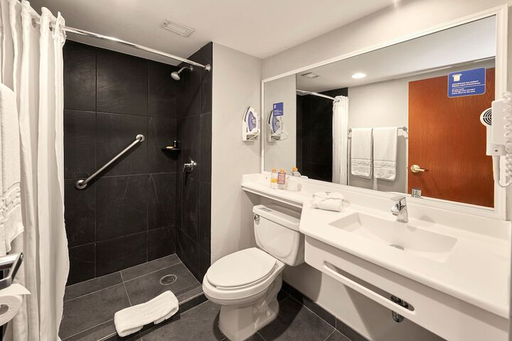 Room 16 of 51