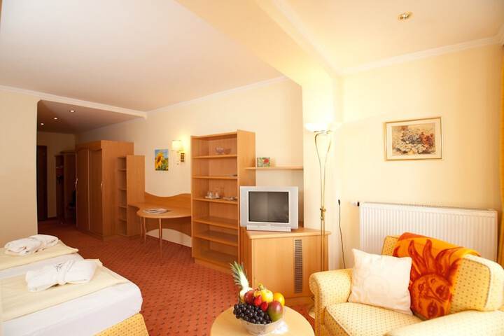 Room 4 of 73