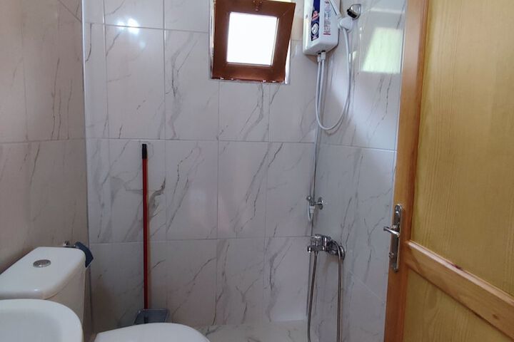 Room 12 of 18