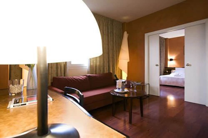 Room 10 of 26