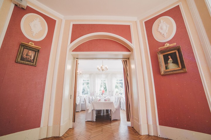 Ballroom/Hall 53 of 82