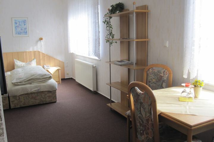 Room 4 of 65