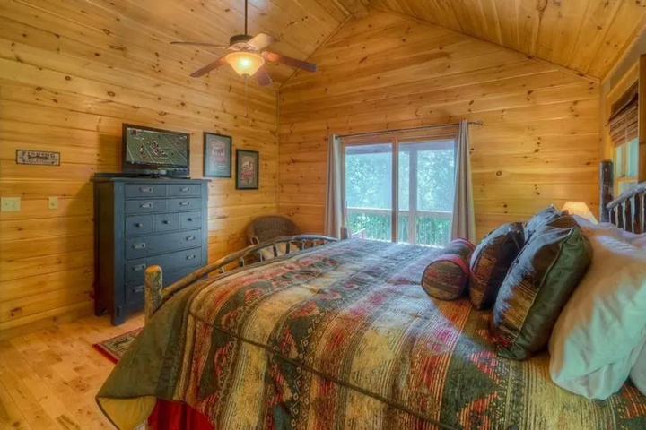 Room 4 of 18