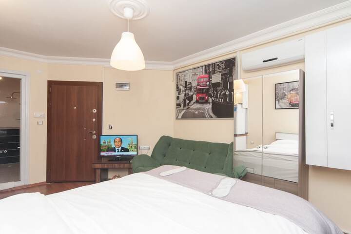 Room 13 of 27