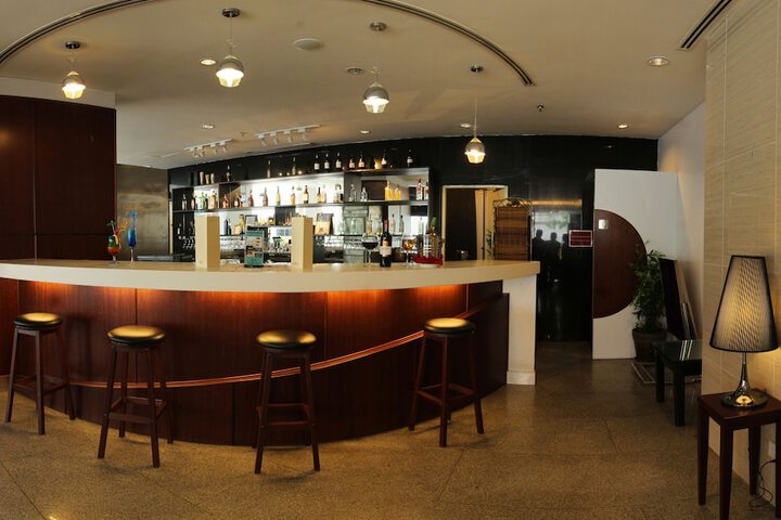 Lounge 68 of 74