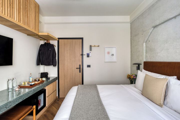 Room 31 of 120