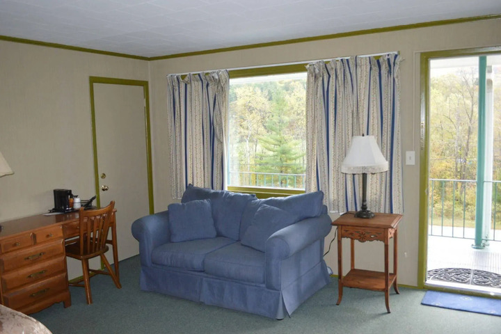 Photo of MARBLEDGE LODGE