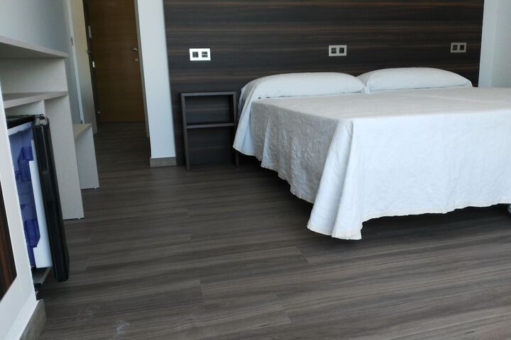 Room 25 of 59