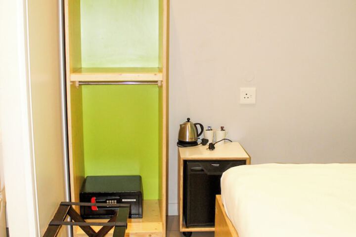 Room 50 of 148