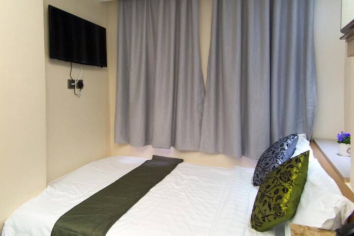 Room 15 of 37