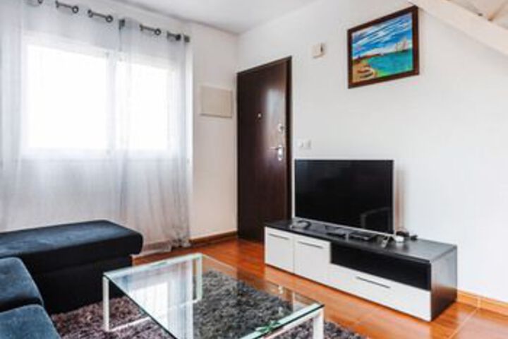 Room 10 of 18