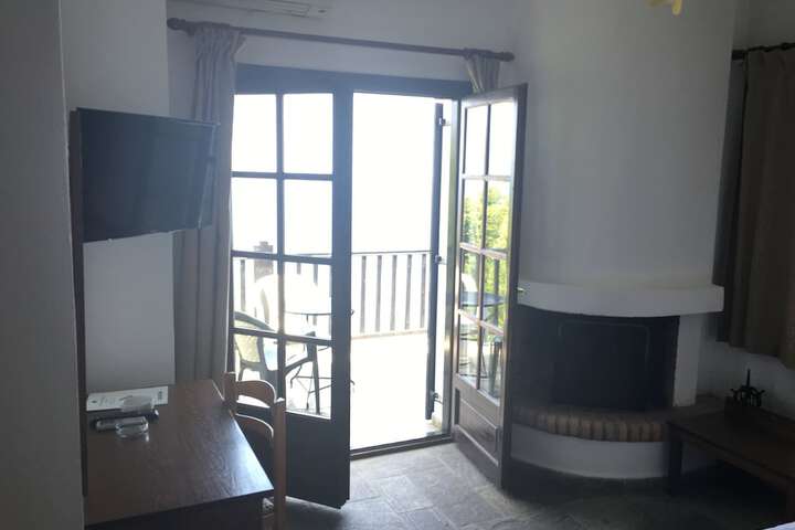 Room 6 of 34