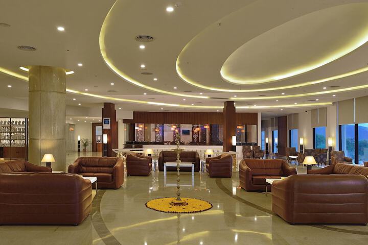 Entrance & Lobby