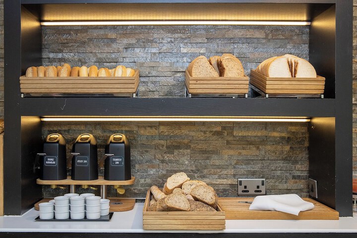 Breakfast/Coffee Service 65 of 92