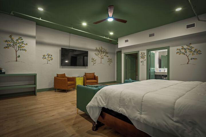 Room 21 of 111