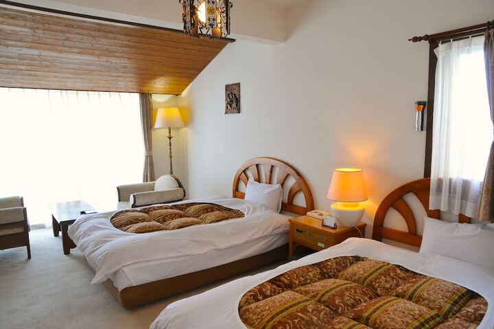 Room 4 of 32