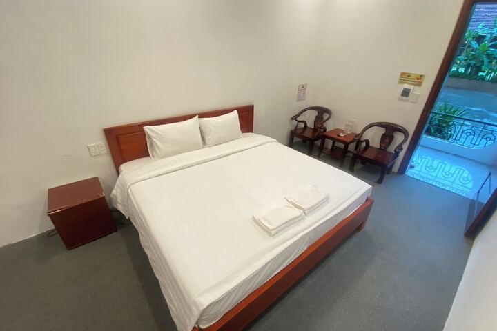 Room 7 of 42