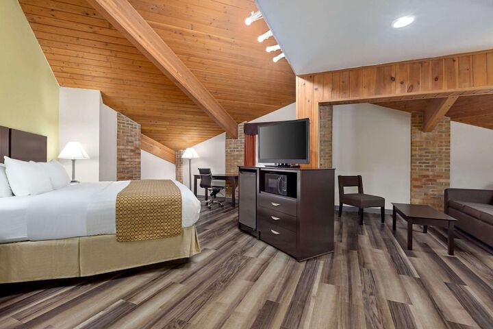 1 King Bed (7 of 14)