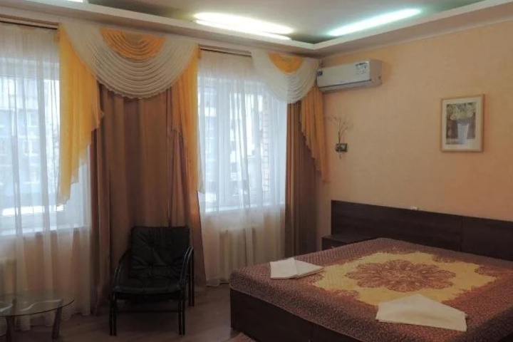Room 4 of 10