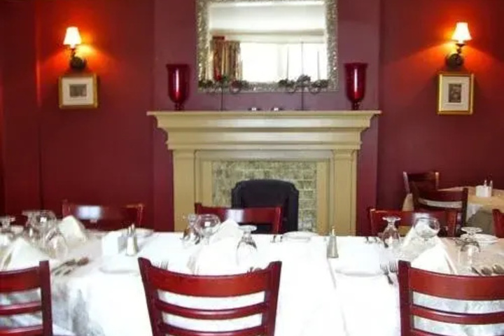 Dining 10 of 12