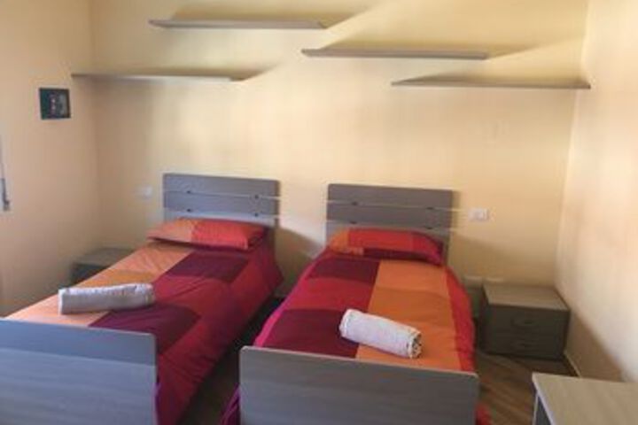 Room 4 of 18