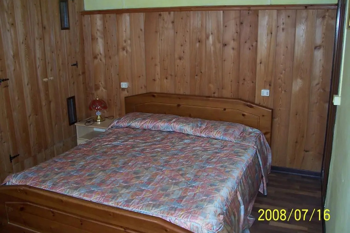 Room 2 of 12