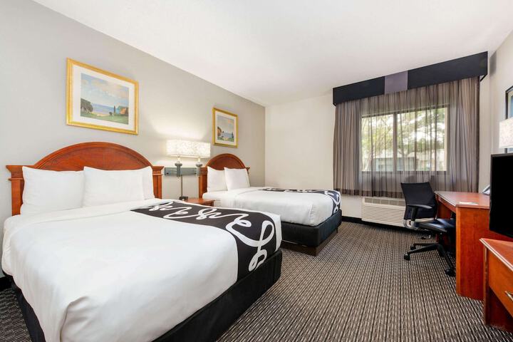 1 King Bed (9 of 12)