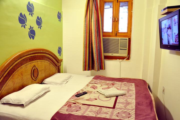 Room 8 of 27
