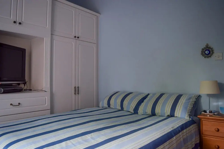 Room 2 of 9