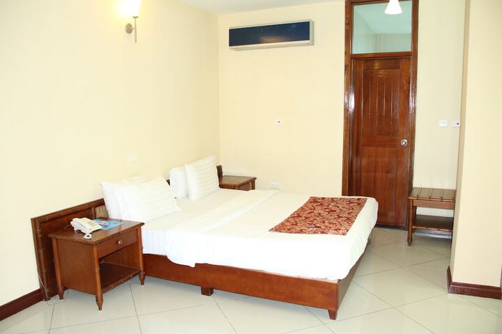 Room 13 of 28