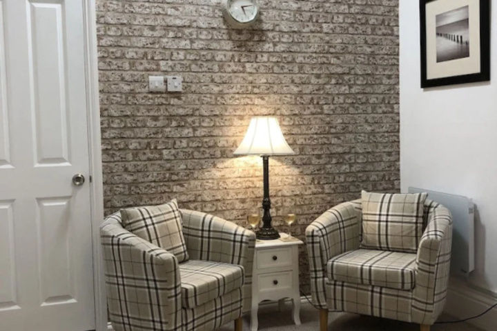 Room 6 of 11