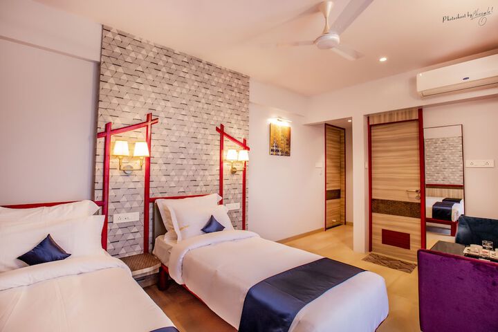 Room 4 of 18