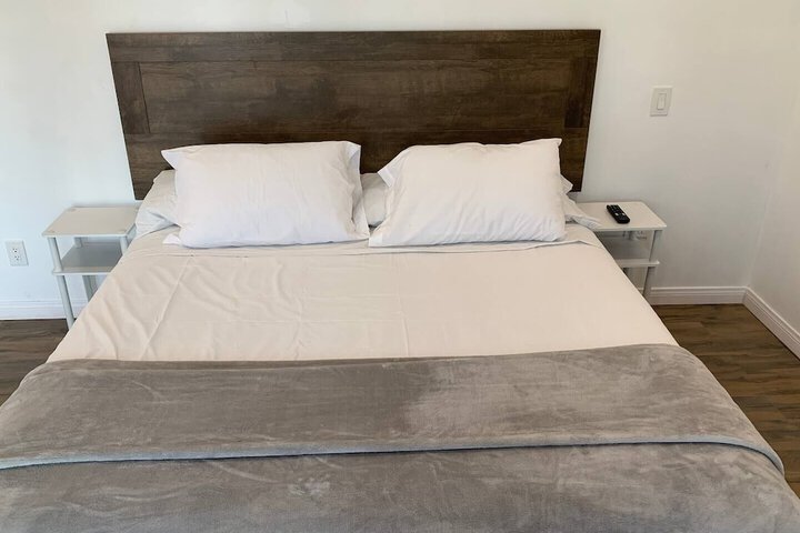 Room 5 of 11