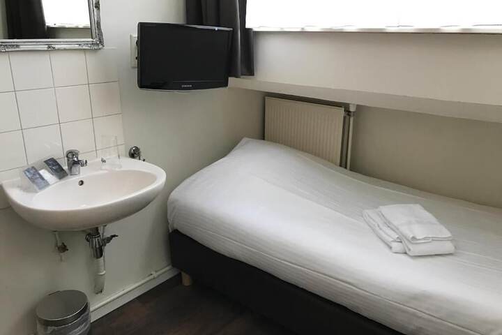 Room 22 of 53