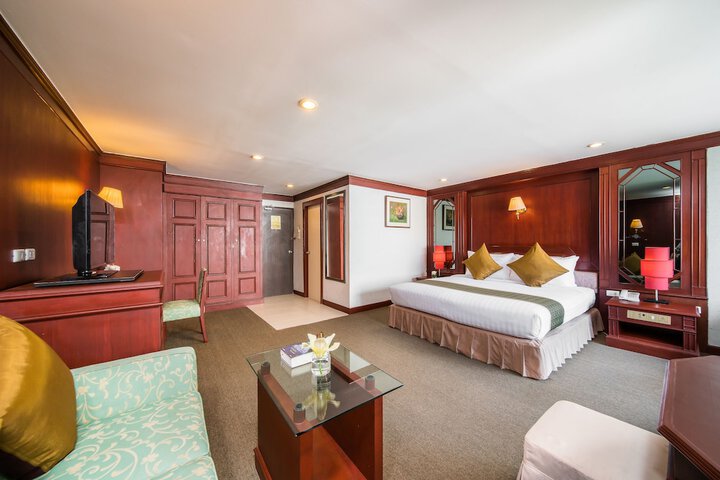 Room 13 of 100