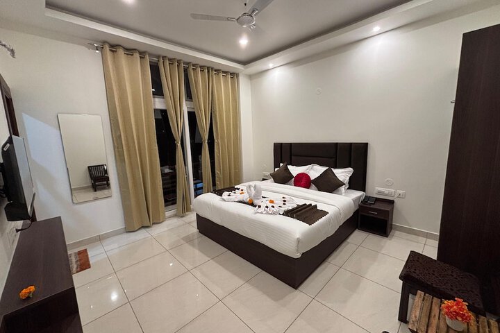 Room 6 of 35