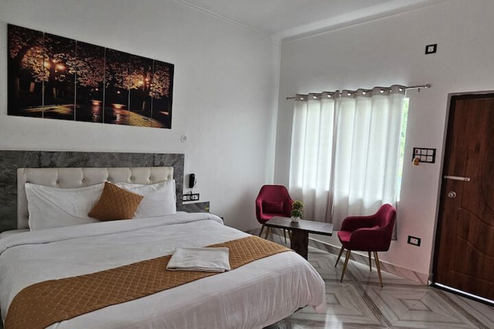 Room 5 of 17