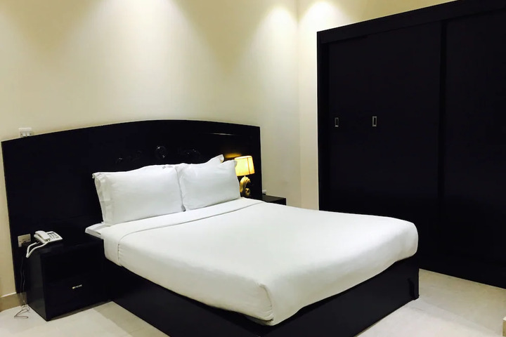 Room 6 of 9