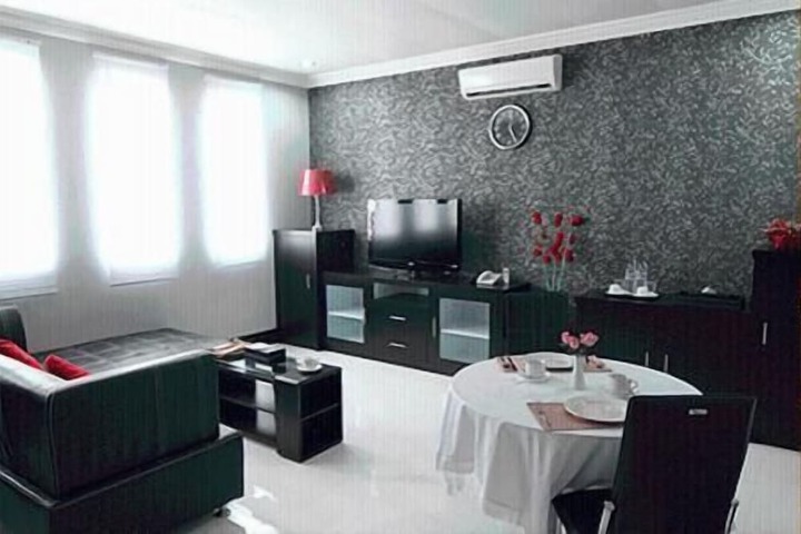 Room 9 of 18