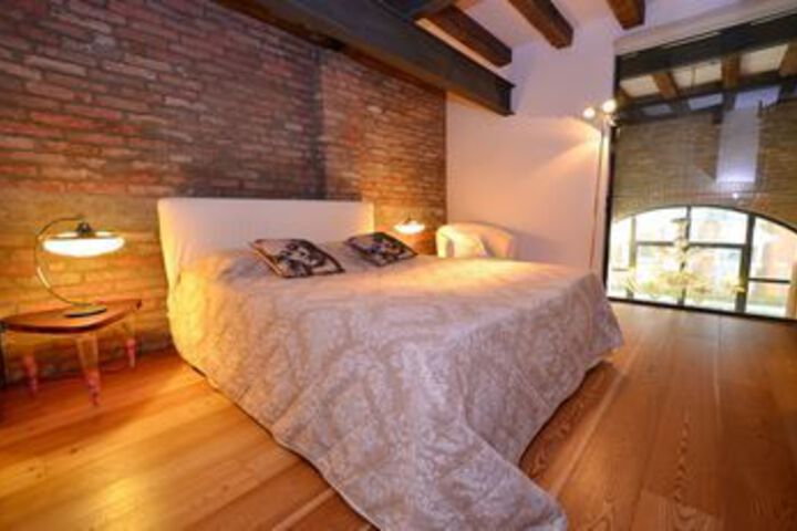 Room 9 of 21