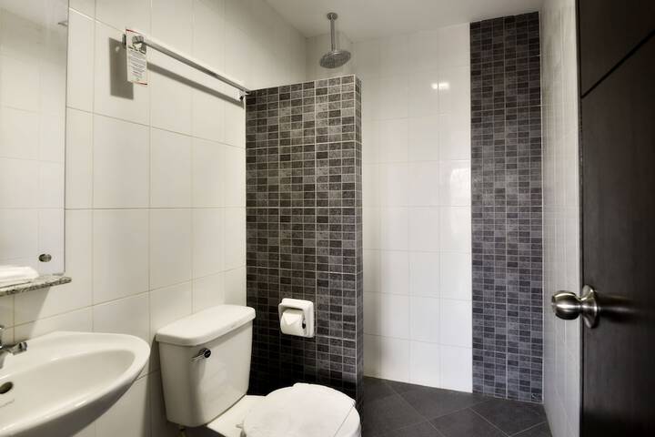 Room 34 of 48