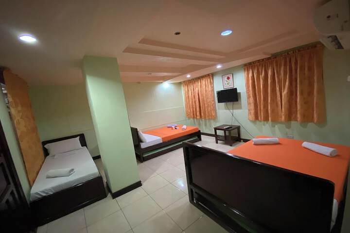 Room 7 of 28