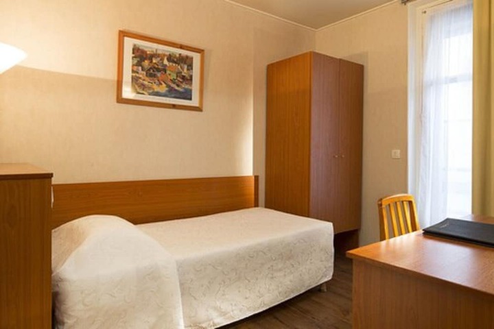 Room 14 of 33