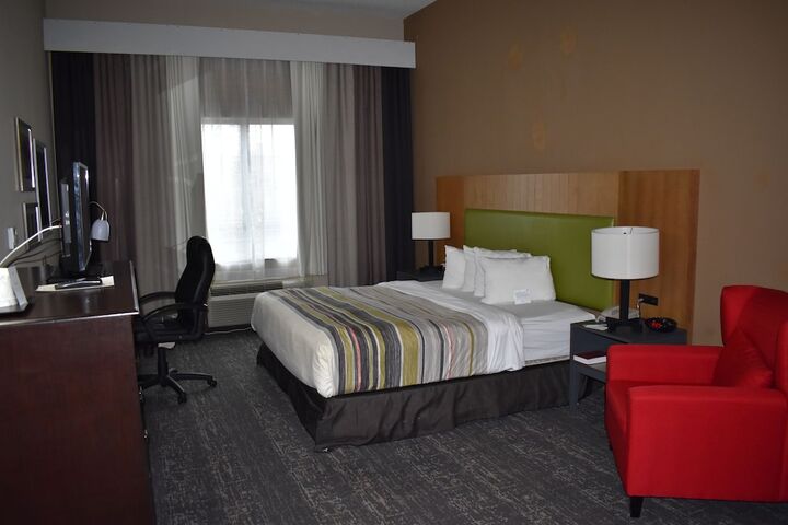 1 King Bed Accessible (13 of 55)