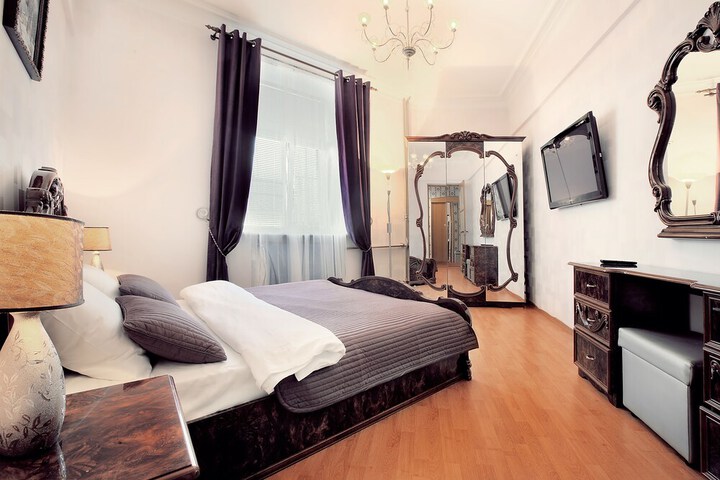 Room 6 of 171